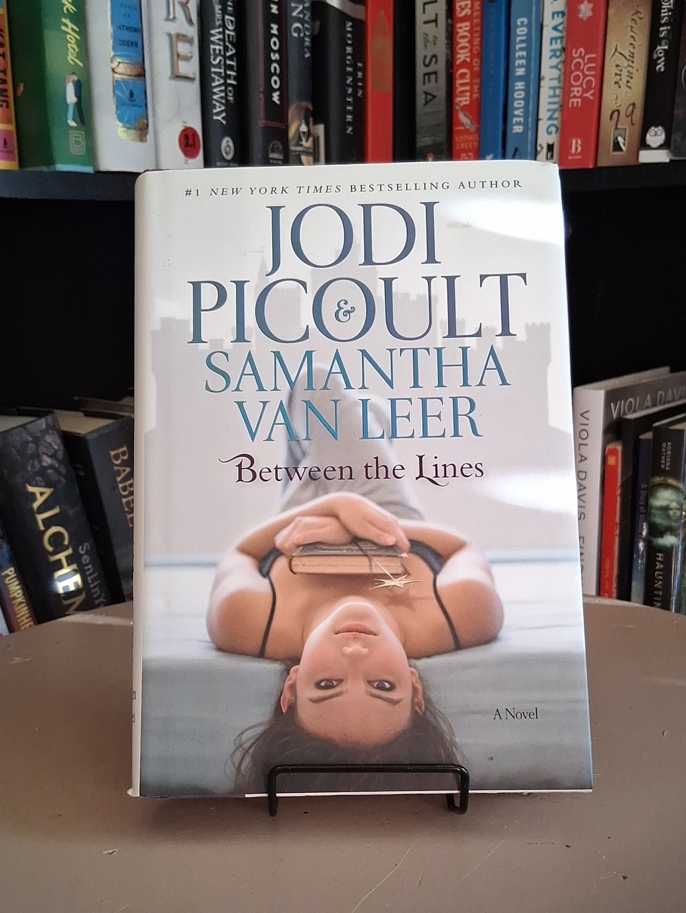 Between the Lines By Jodi Picoult And Samantha Van Leer
